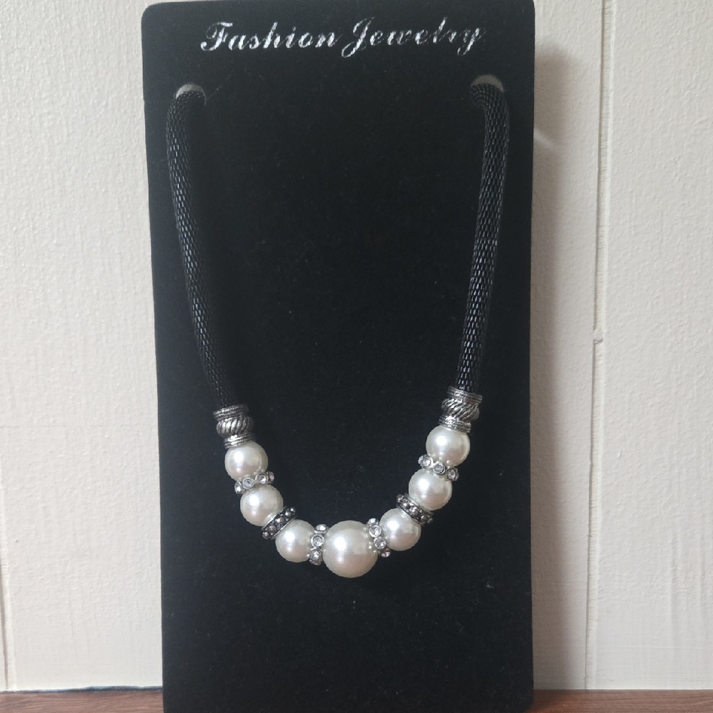 Fashion Jewelry Black and Silver Pearl Necklace